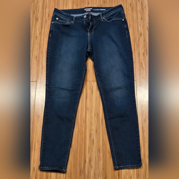 Levis Women's Dark Blue Jeans - Picture 1 of 9